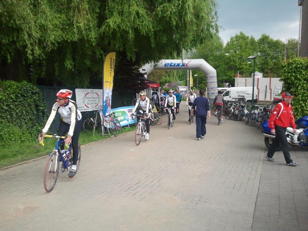 Willy,Jan, Yolanda komen binnen na 137 km (Bilzen-Classic 25 mei 2013)